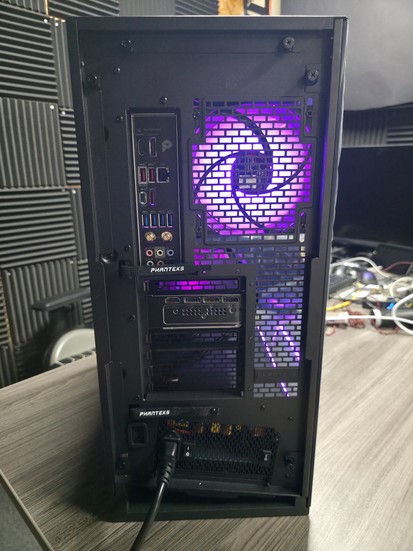 Built-In Ultrawide Screen Gaming Computer